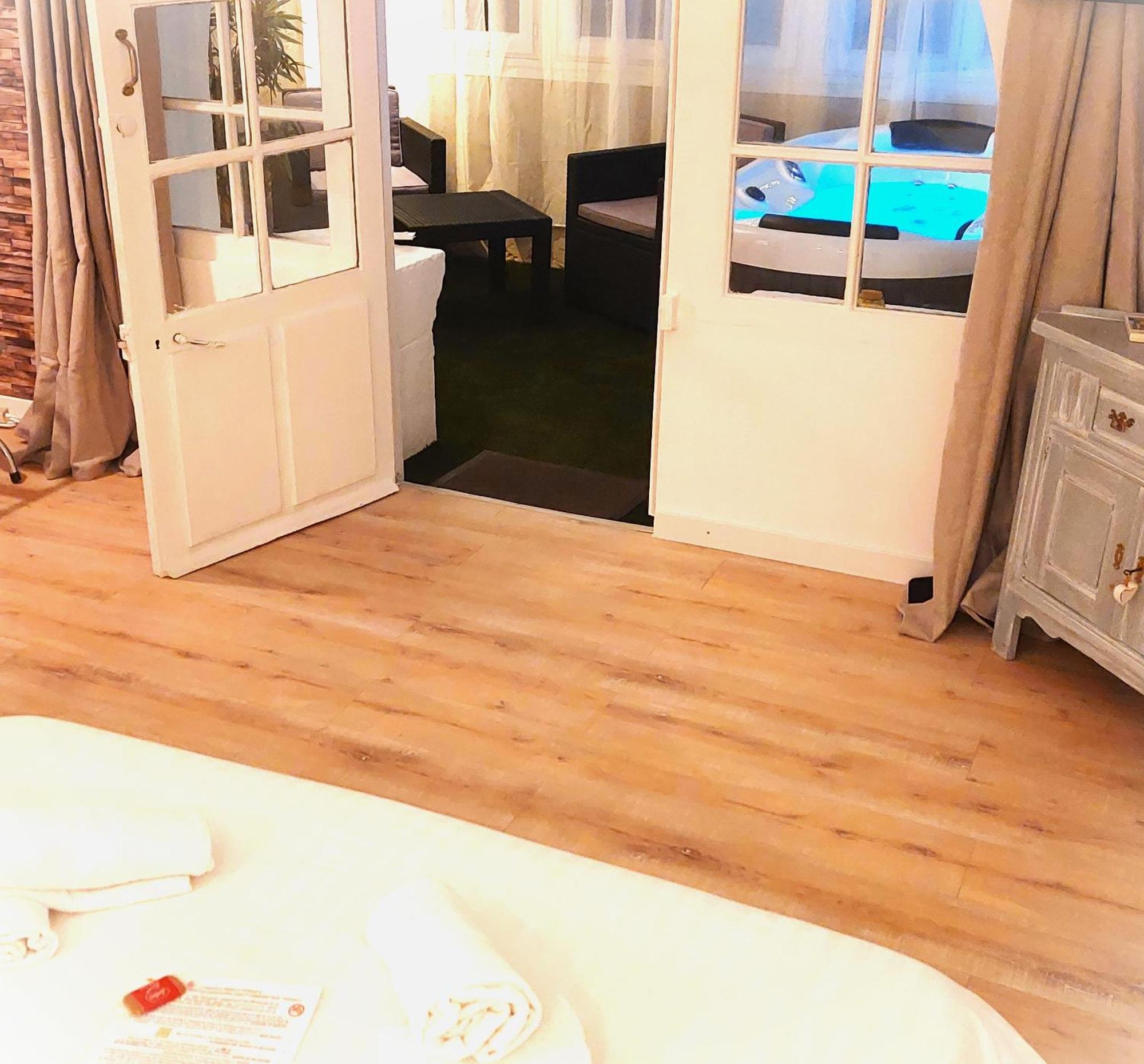 Hotel Les Jardins De Bormes, Sauna & Jacuzzi Szoba fotó